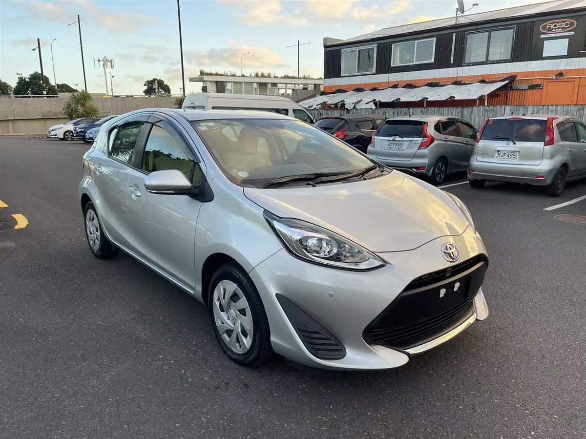 2020 Toyota Aqua thumbnail