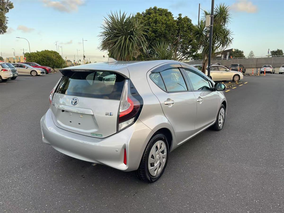 2020 Toyota Aqua thumbnail