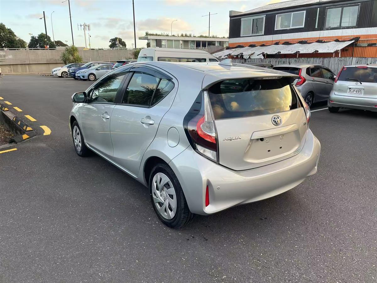 2020 Toyota Aqua thumbnail