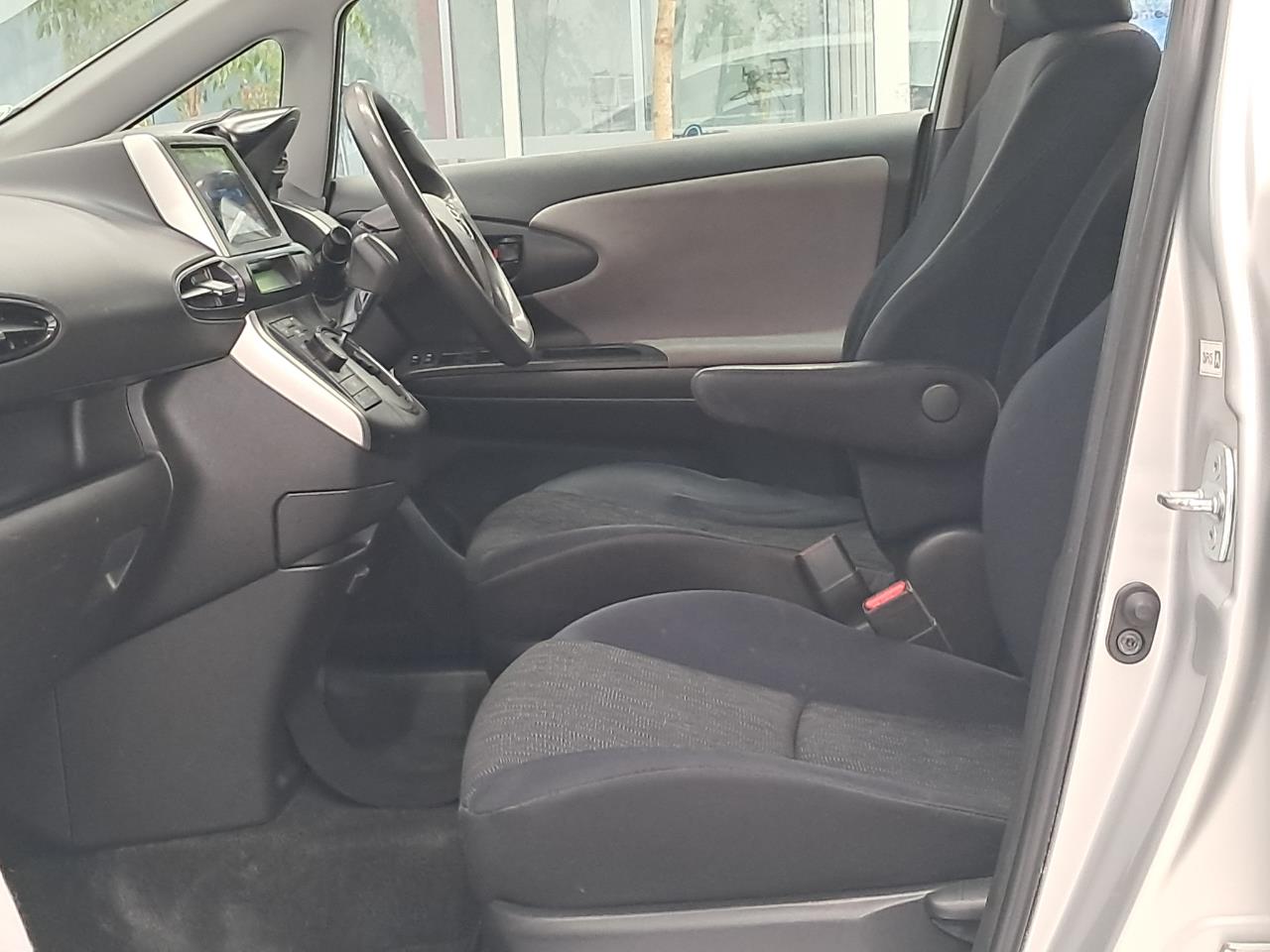 2010 Toyota Wish thumbnail