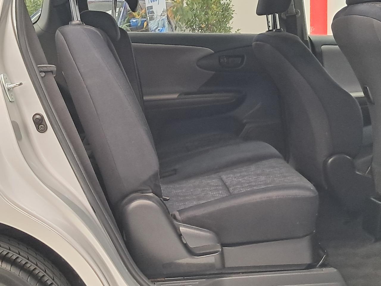 2010 Toyota Wish thumbnail