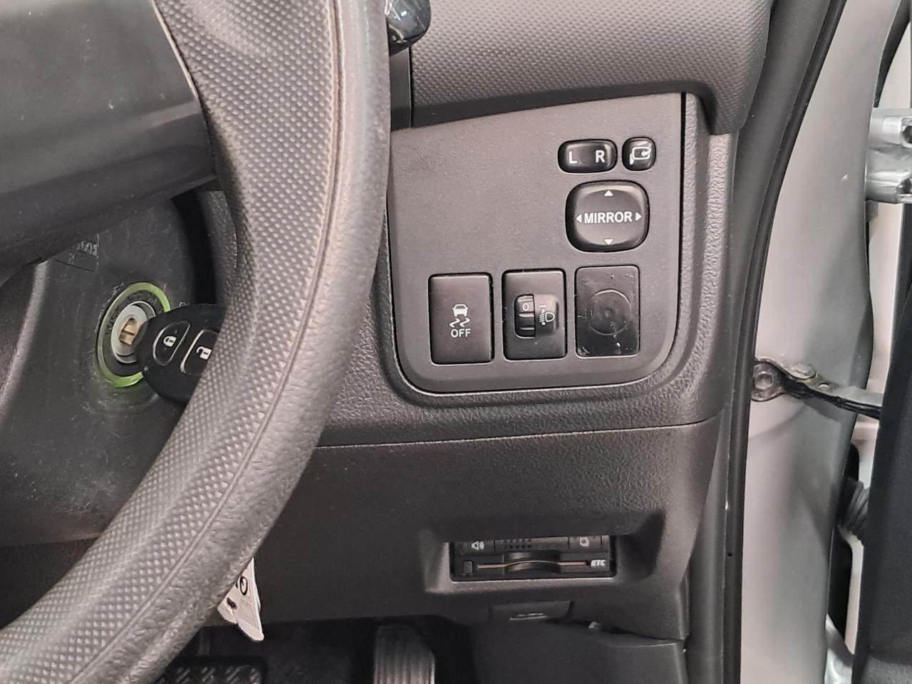 2010 Toyota Wish thumbnail