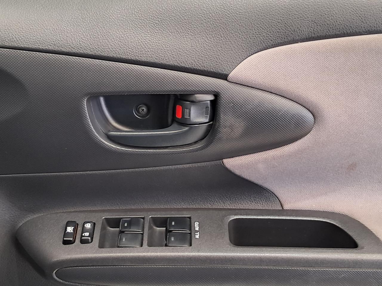 2010 Toyota Wish thumbnail