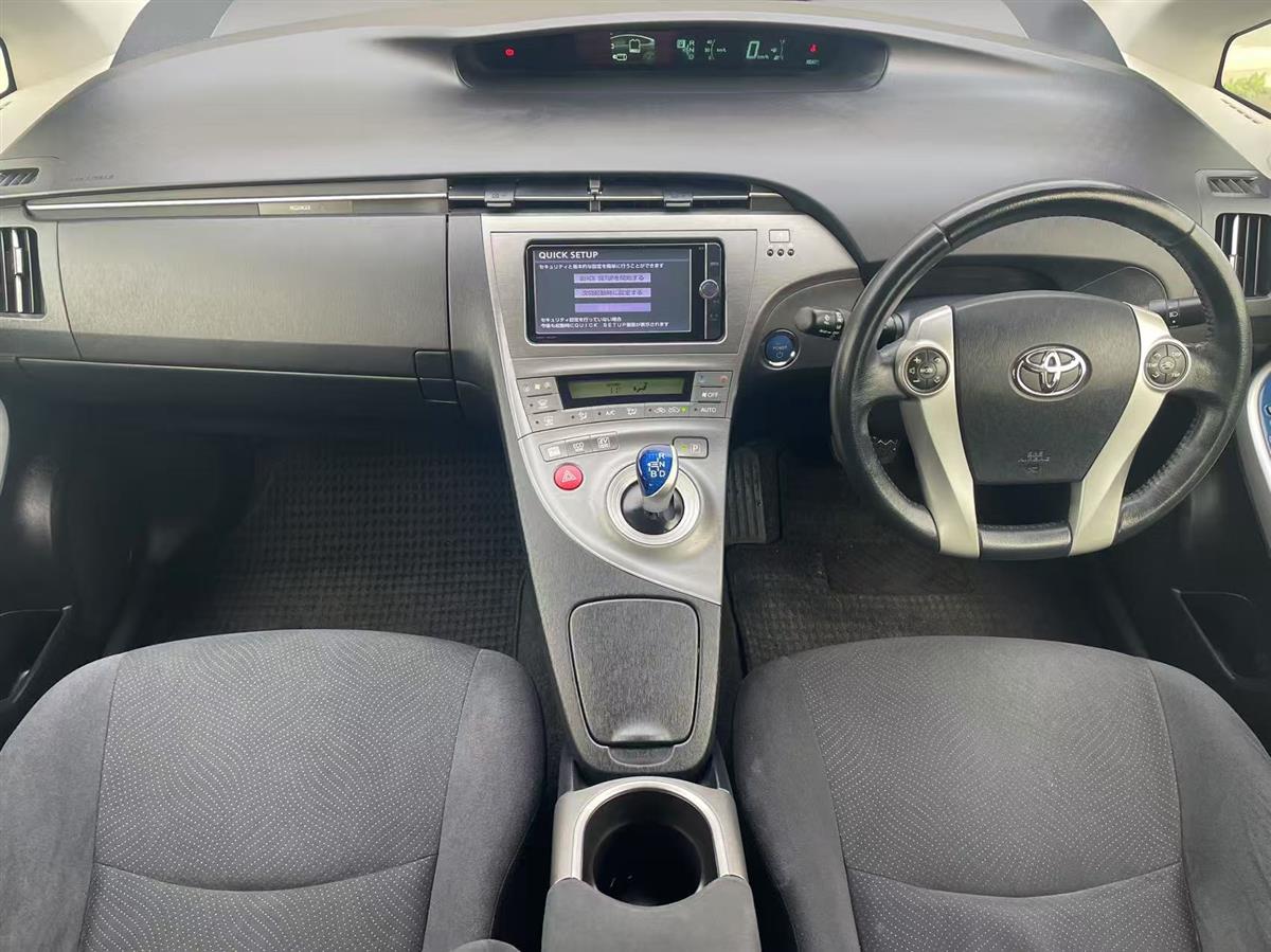 2013 Toyota Prius thumbnail