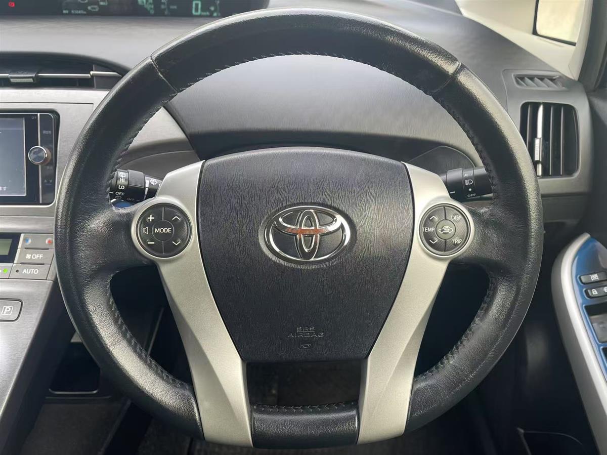 2013 Toyota Prius thumbnail