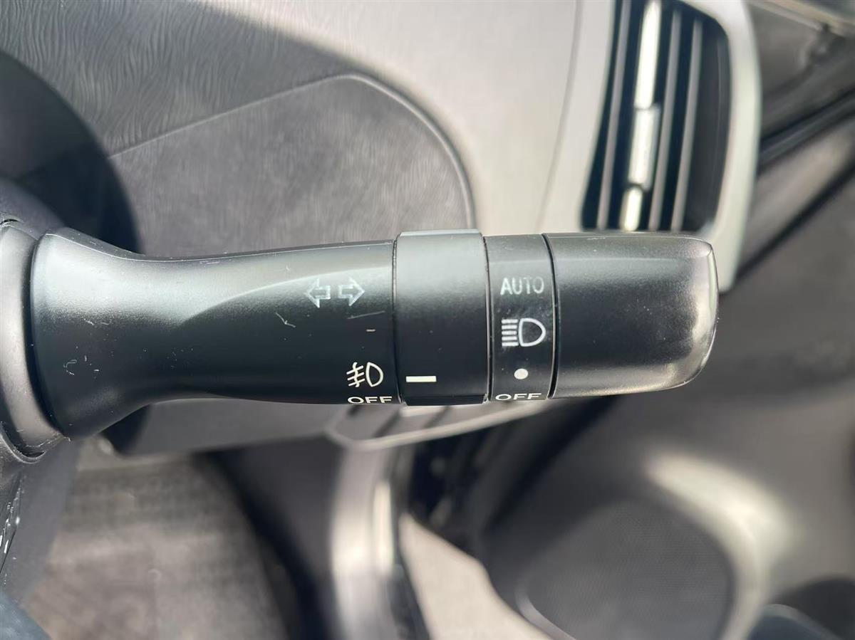 2013 Toyota Prius thumbnail
