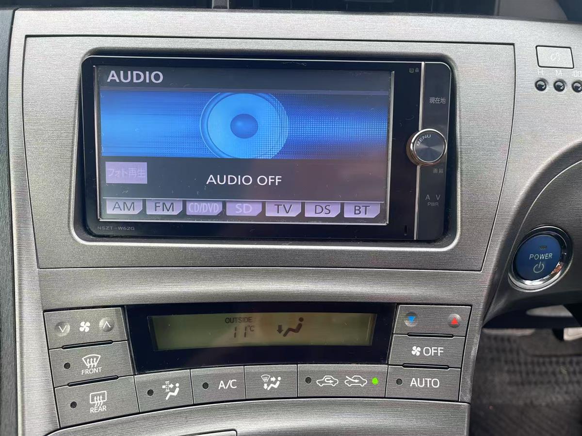 2013 Toyota Prius thumbnail