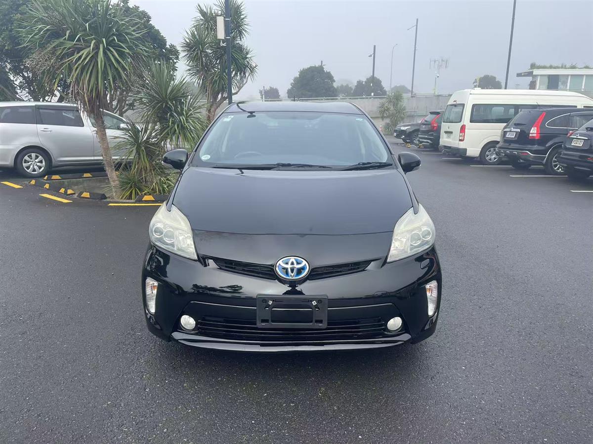 2013 Toyota Prius thumbnail