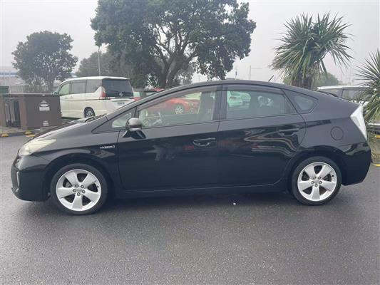 2013 Toyota Prius thumbnail