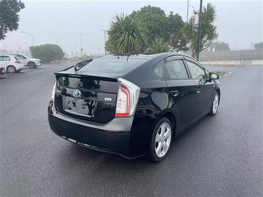 2013 Toyota Prius thumbnail