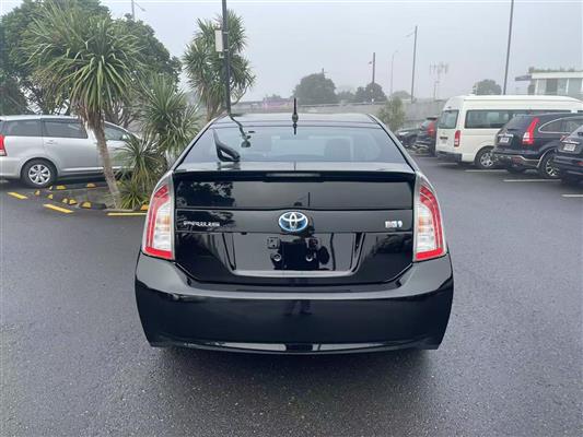 2013 Toyota Prius thumbnail