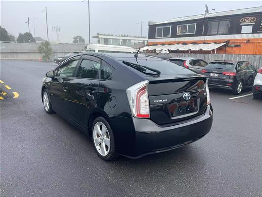 2013 Toyota Prius thumbnail