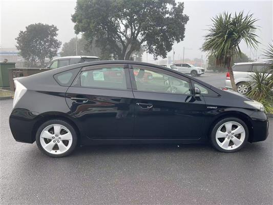 2013 Toyota Prius thumbnail