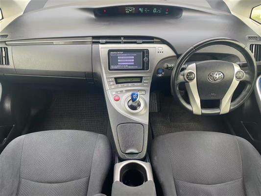 2013 Toyota Prius thumbnail