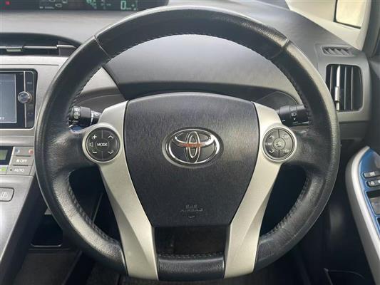 2013 Toyota Prius thumbnail