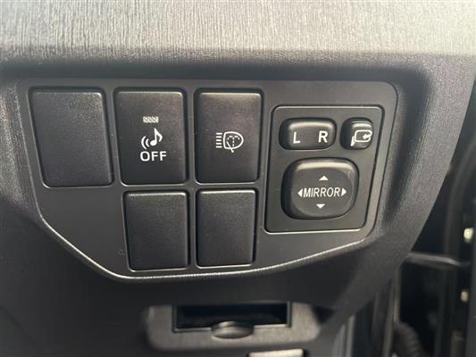 2013 Toyota Prius thumbnail