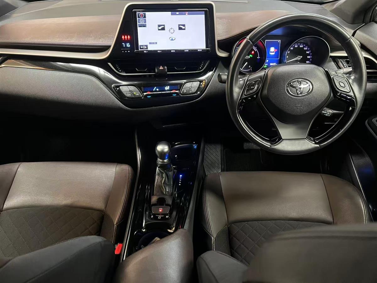2017 Toyota C-HR thumbnail