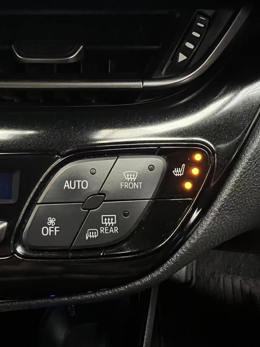 2017 Toyota C-HR thumbnail