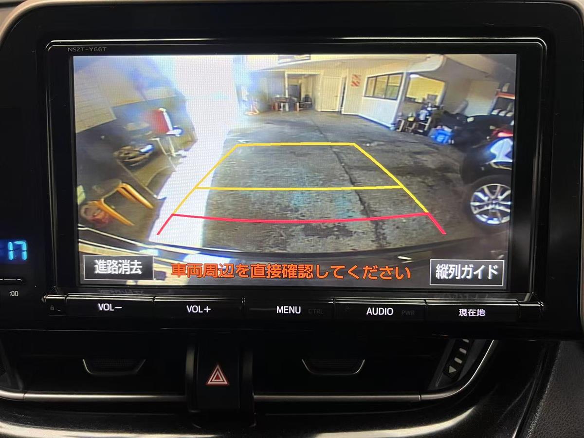 2017 Toyota C-HR thumbnail