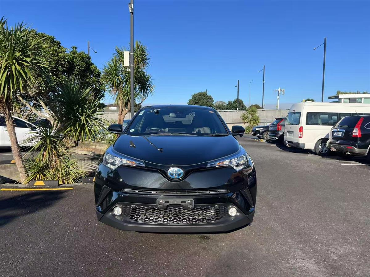 2017 Toyota C-HR thumbnail