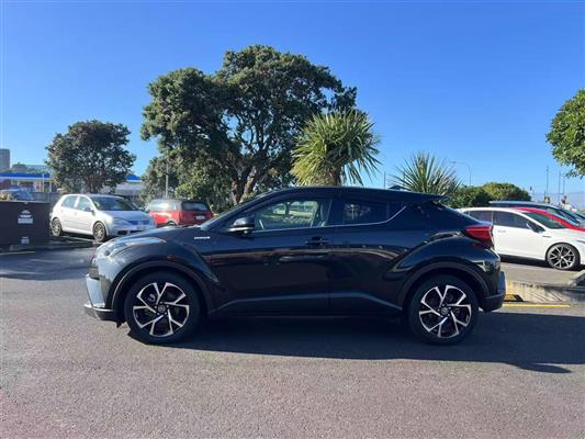 2017 Toyota C-HR thumbnail