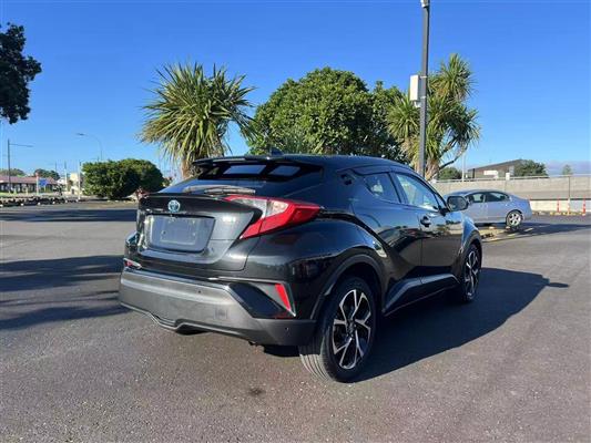 2017 Toyota C-HR thumbnail