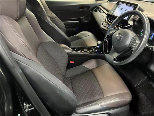 2017 Toyota C-HR thumbnail