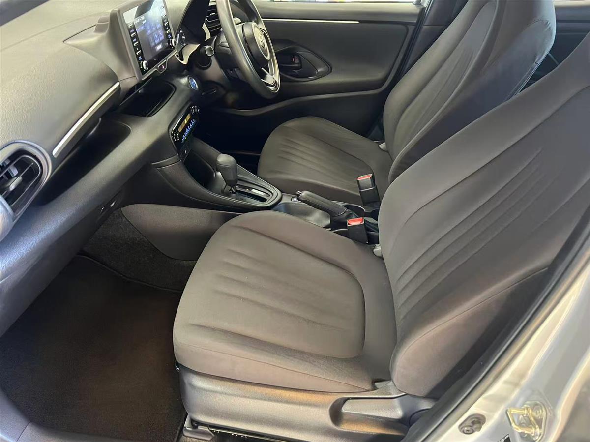 2021 Toyota Yaris thumbnail