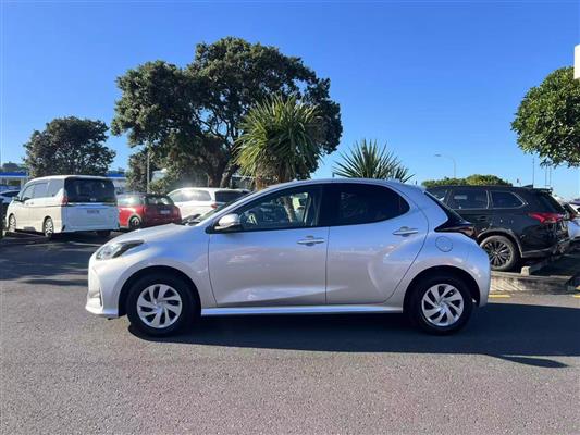 2021 Toyota Yaris thumbnail