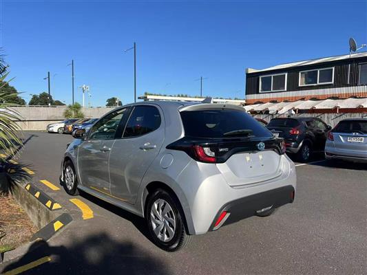 2021 Toyota Yaris thumbnail