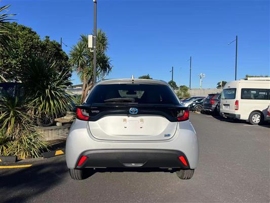2021 Toyota Yaris thumbnail