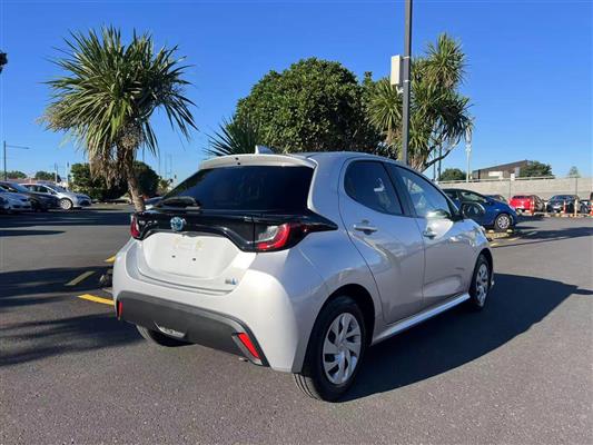 2021 Toyota Yaris thumbnail