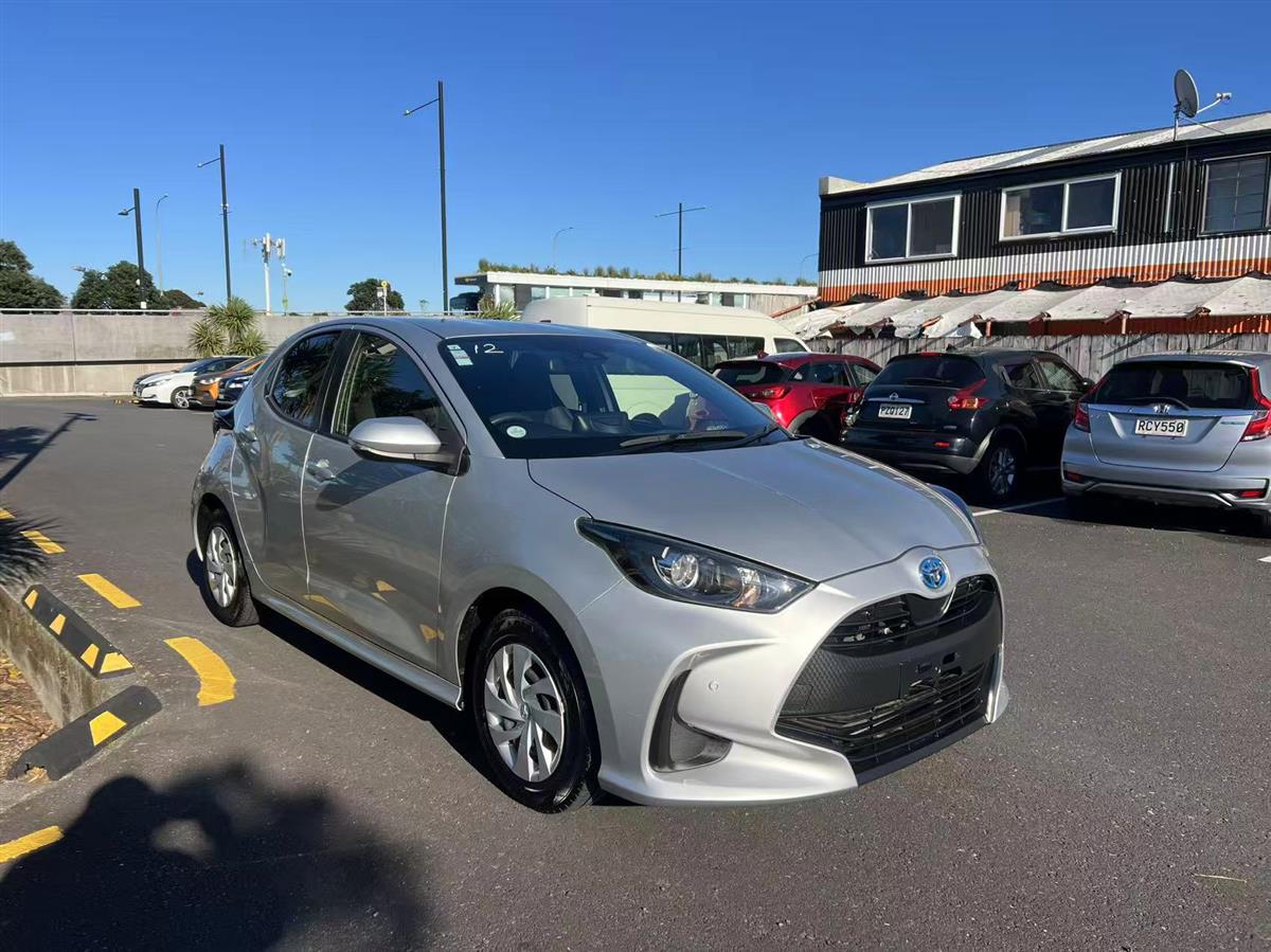 2021 Toyota Yaris thumbnail