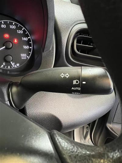 2021 Toyota Yaris thumbnail