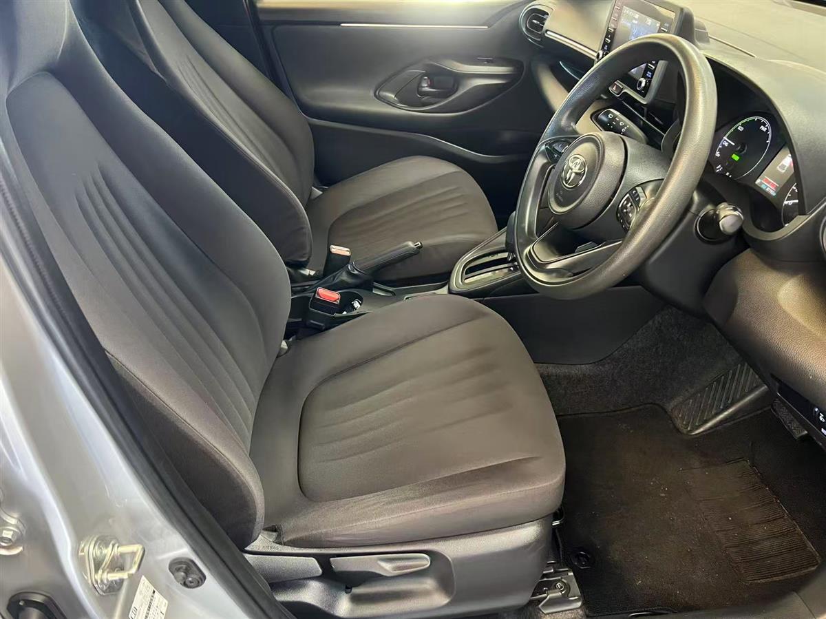 2021 Toyota Yaris thumbnail