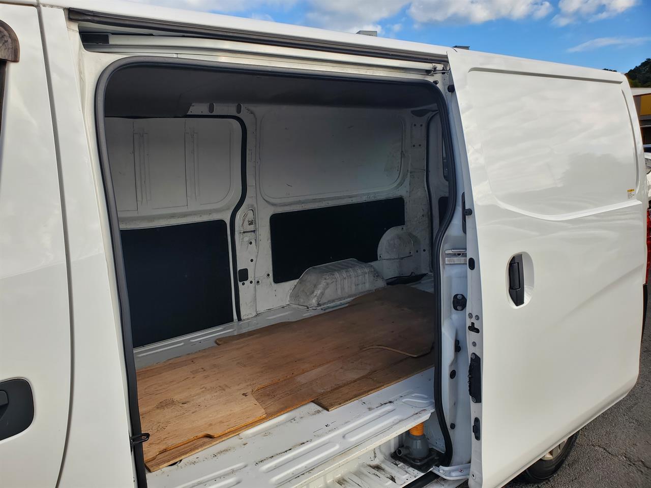 2018 Nissan Caravan thumbnail