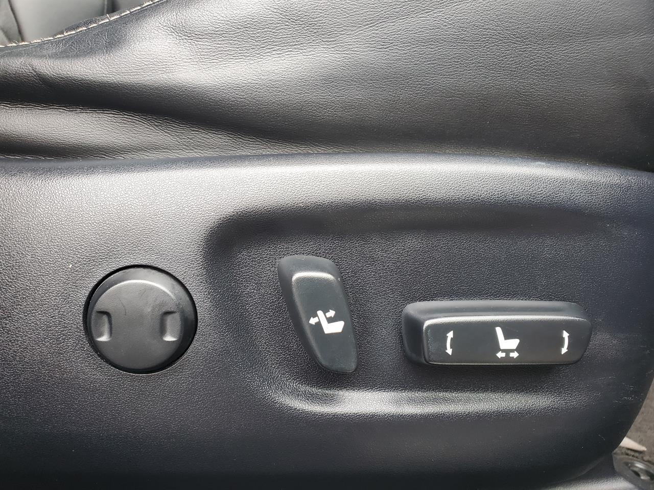 2014 Toyota Harrier thumbnail