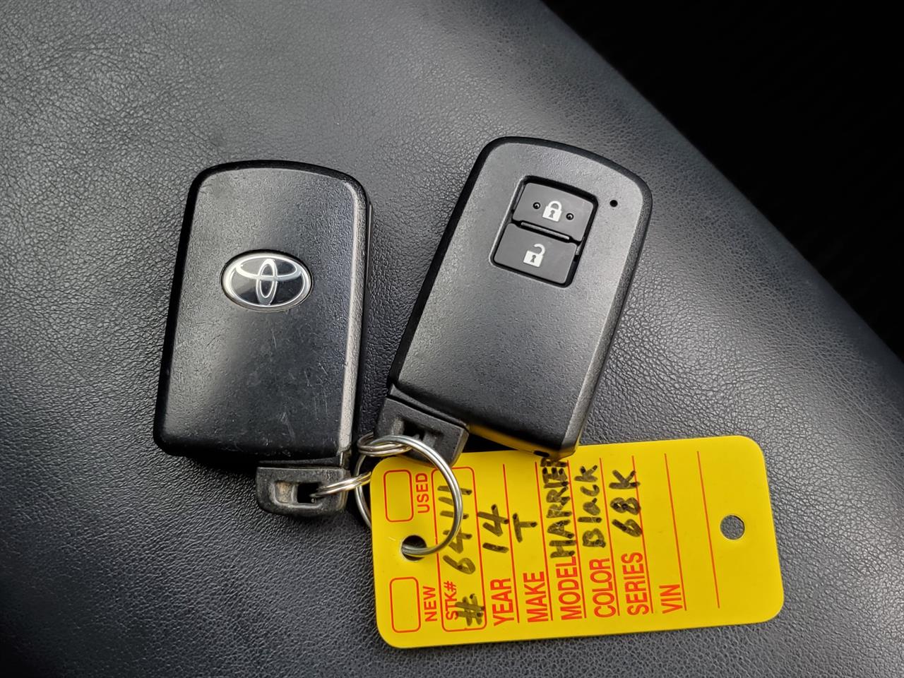 2014 Toyota Harrier thumbnail