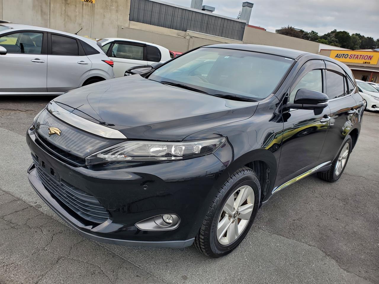 2014 Toyota Harrier thumbnail
