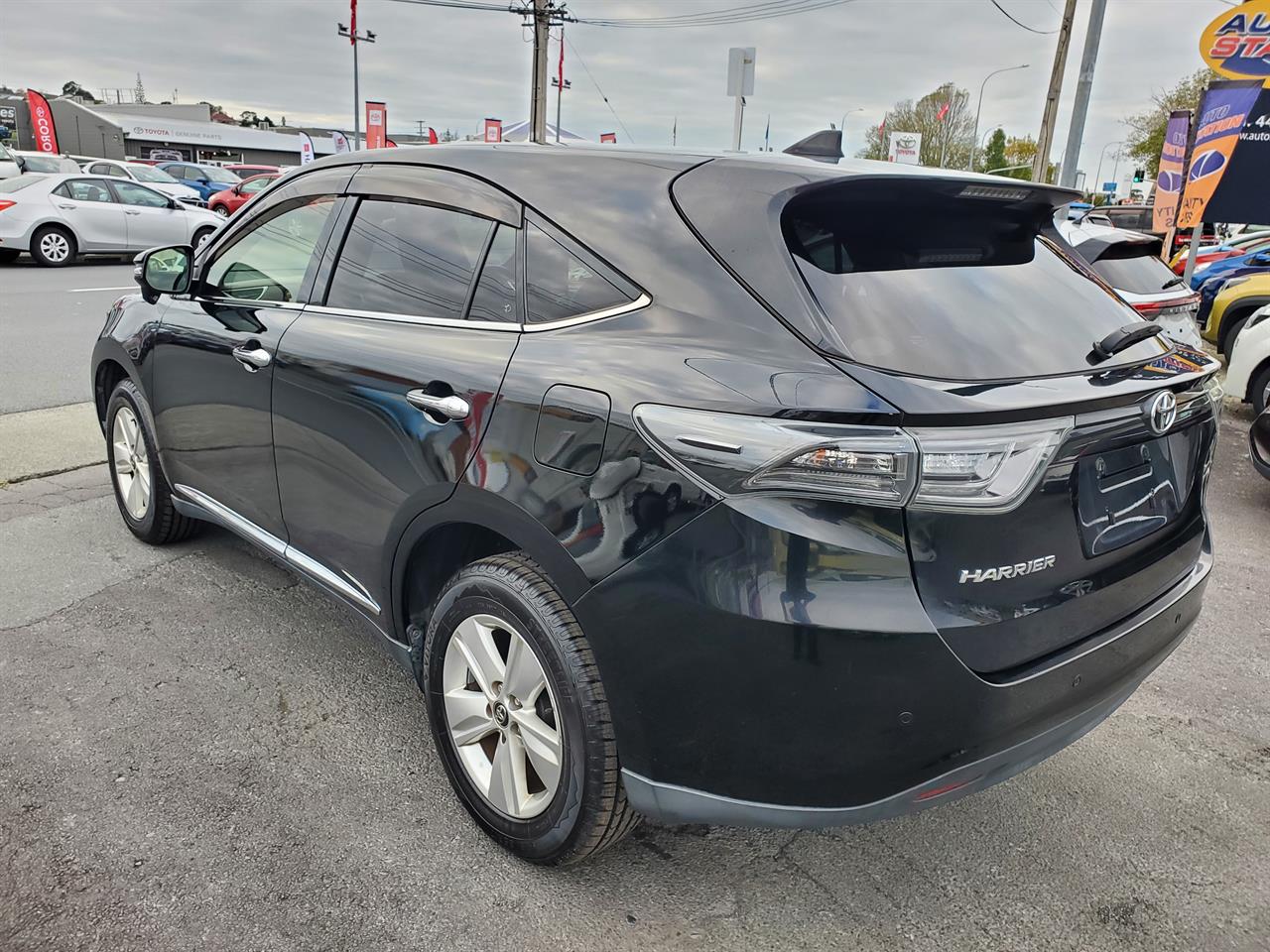 2014 Toyota Harrier thumbnail