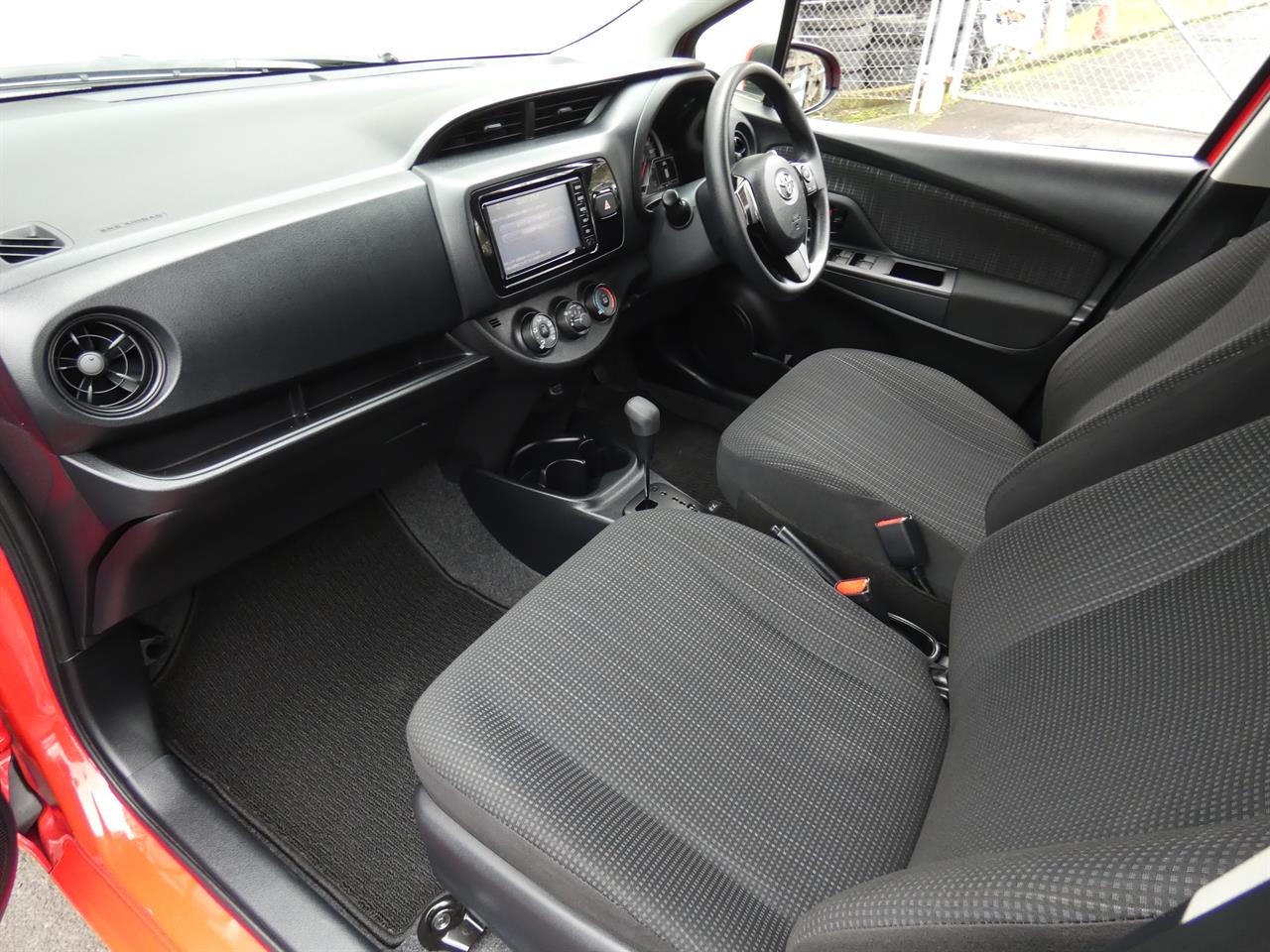 2017 Toyota VITZ thumbnail
