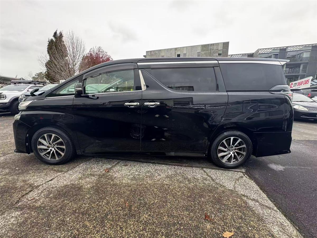 2017 Toyota Vellfire thumbnail