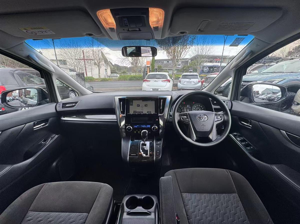 2017 Toyota Vellfire thumbnail