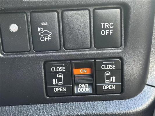 2015 Toyota Esquire thumbnail