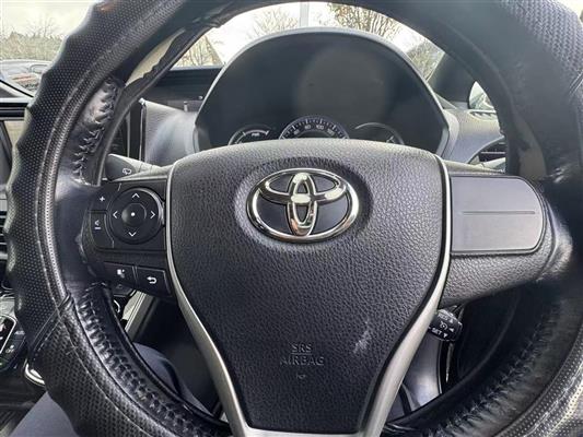 2015 Toyota Esquire thumbnail