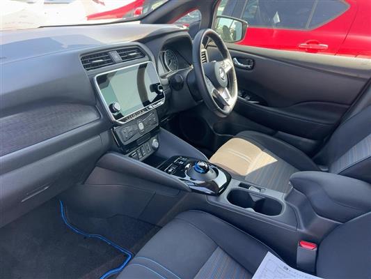 2021 Nissan Leaf thumbnail