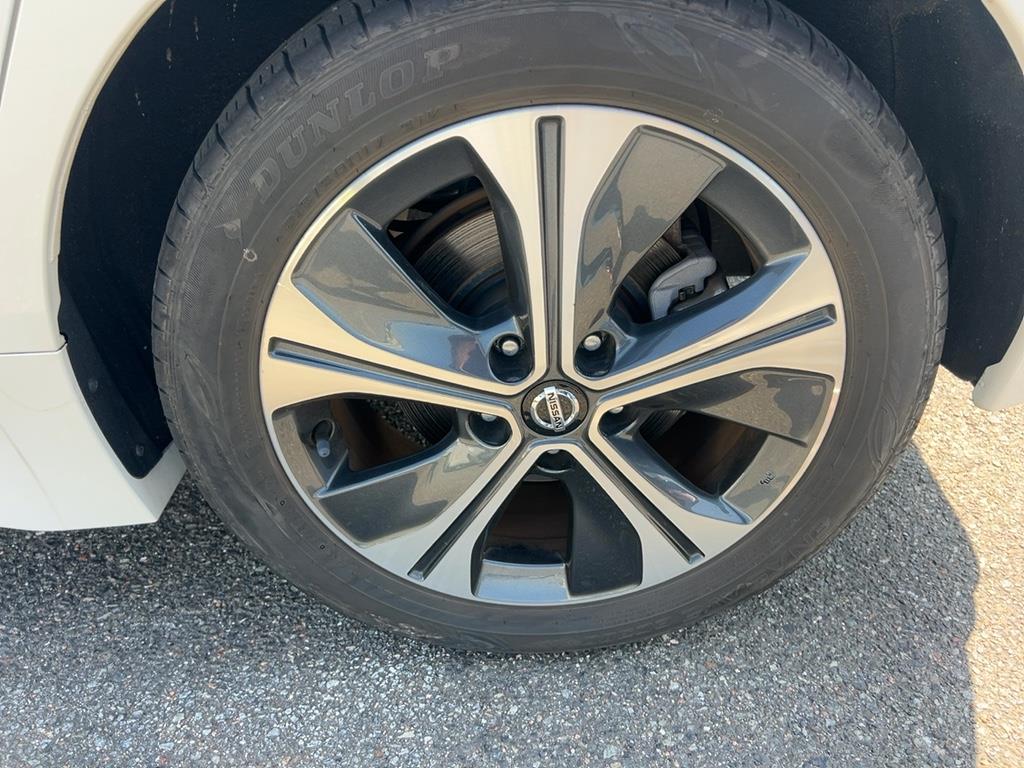 2021 Nissan Leaf thumbnail