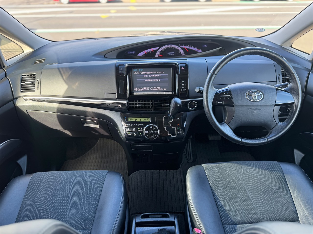 2015 Toyota Estima thumbnail