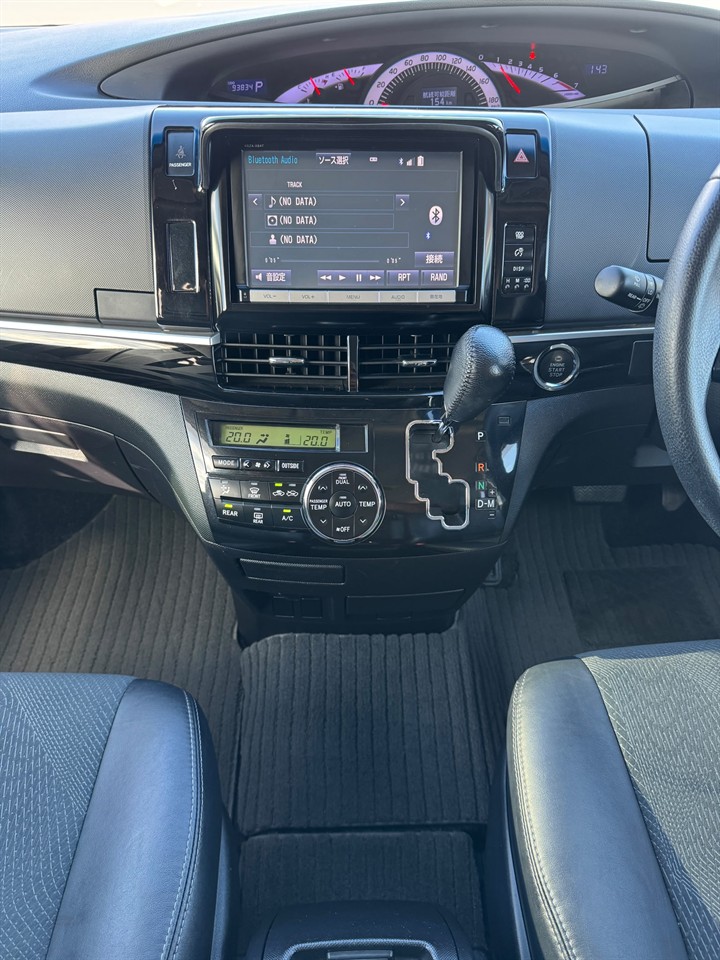 2015 Toyota Estima thumbnail