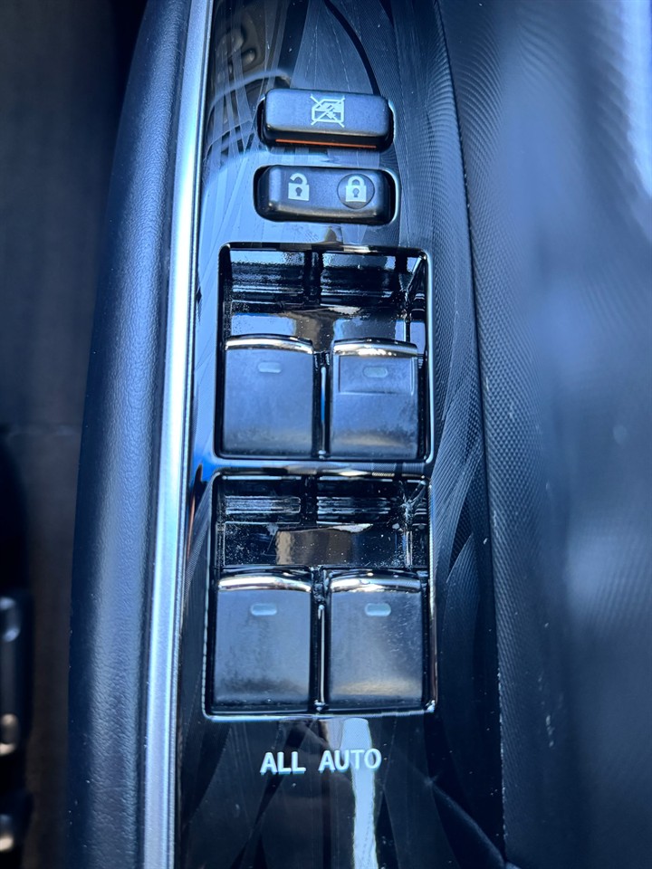 2015 Toyota Estima thumbnail